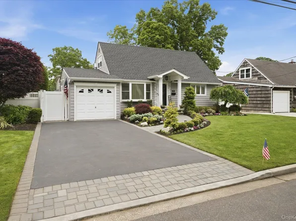 272 Hamilton Avenue, Massapequa, NY 11758