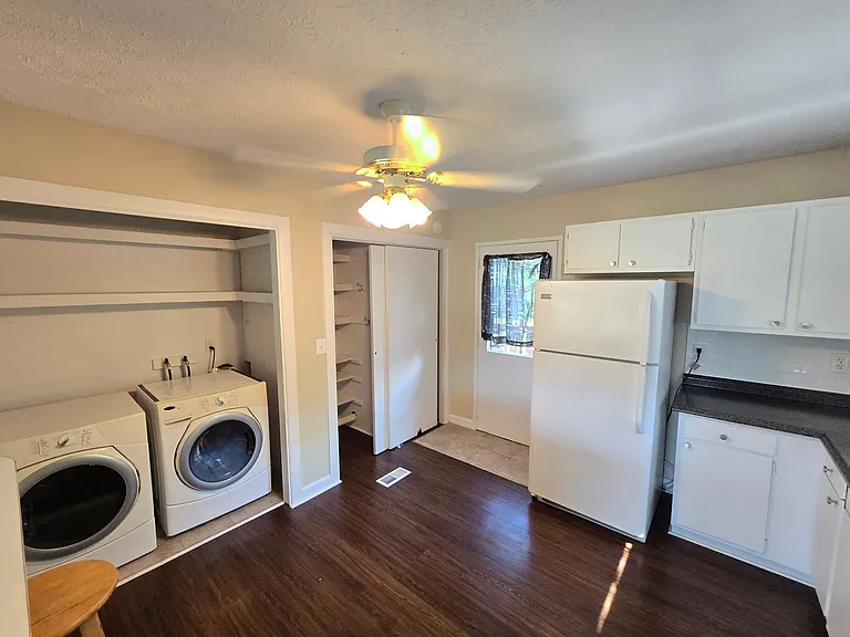 9809 Old Six Mile Ln — Photo 17