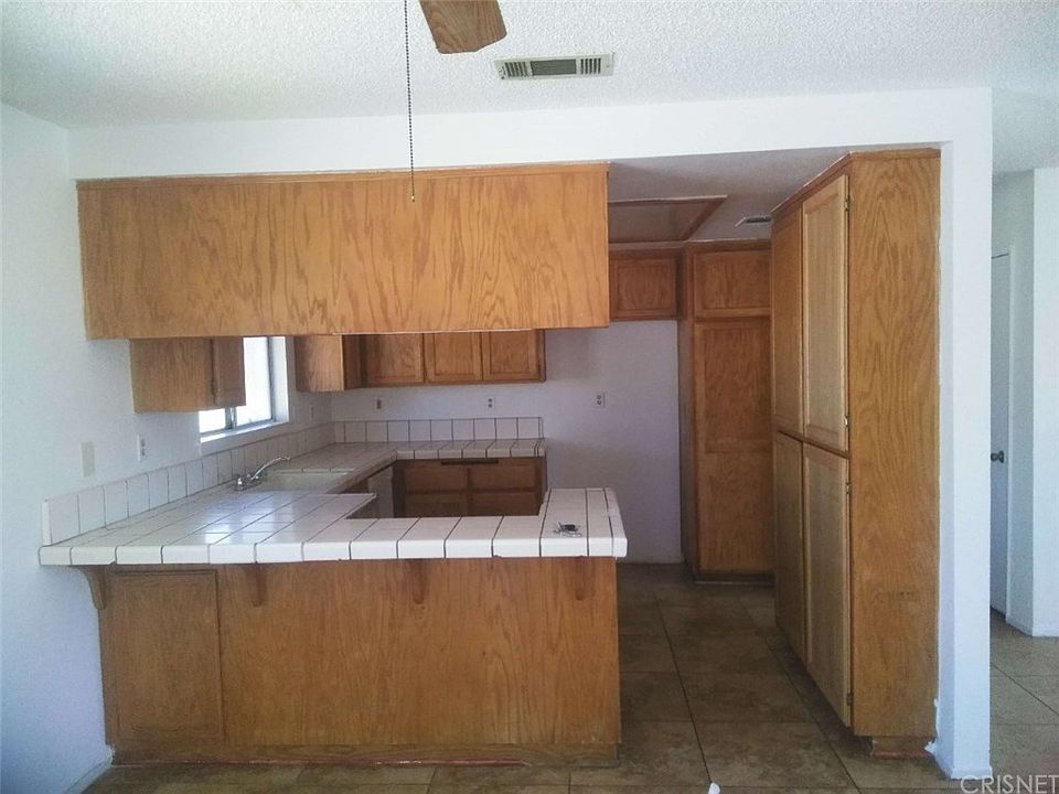 2nd image of 10242 Hemlock Ave