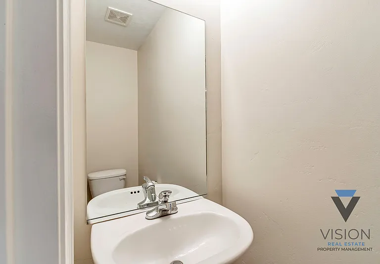1143 W 150 N — Photo 10