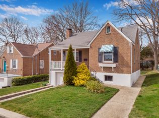 63 Woodlawn Rd, New London, CT 06320