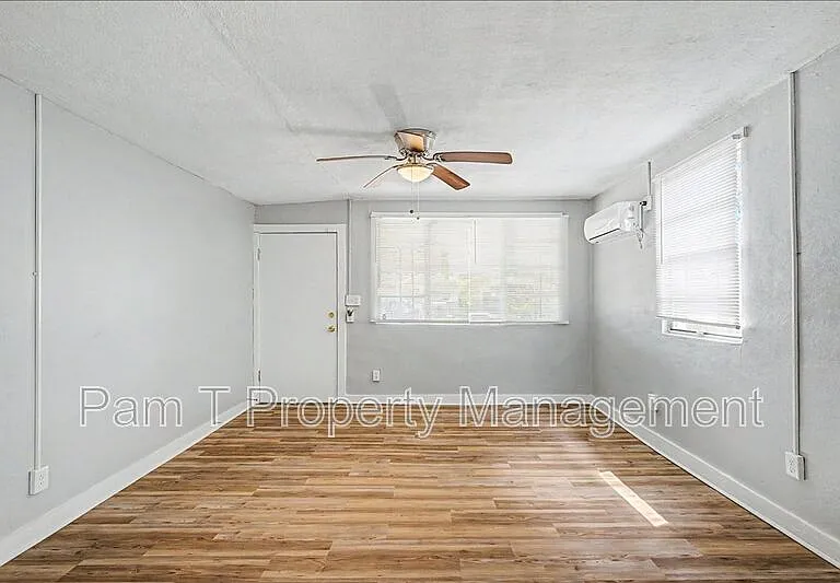 1120 Darwin St — Photo 5