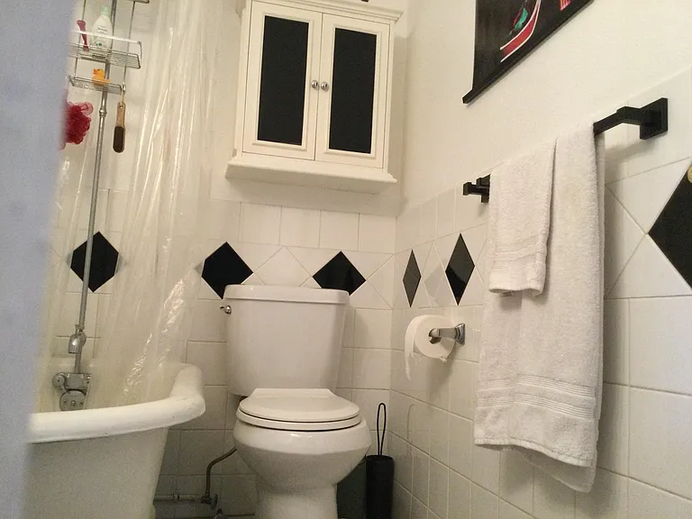 1376 N Pearl St #301 — Photo 32