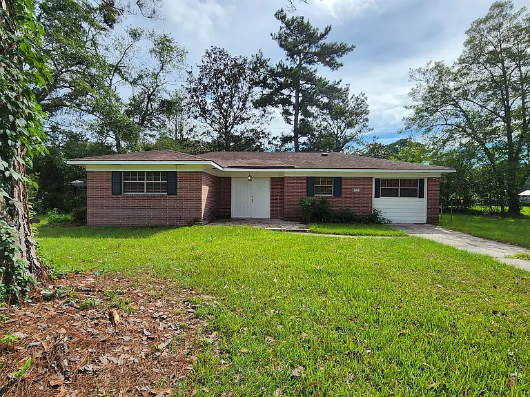 111 Holiday Dr — Photo 1
