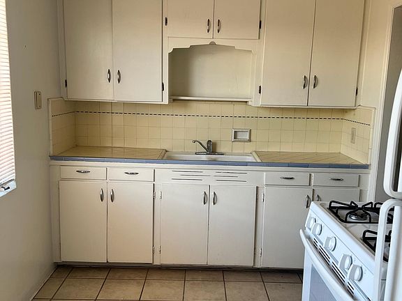 5th image of 2724 E Linden St