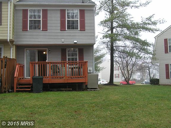 End Unit Back Yard DECK, Private Open space