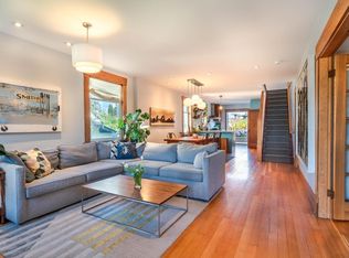 1124 10th Ave, New Westminster, BC V3M3H7