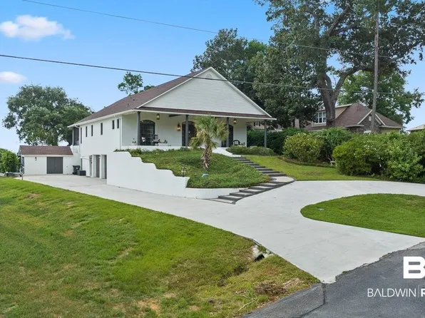 2105 Club House Dr, Lillian, AL 36549