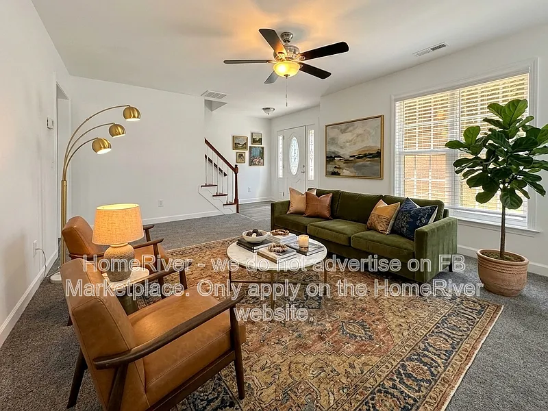 3 bed, 2.5 bath, 2616 sqft, $2,195 — Photo 2