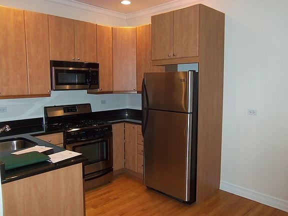 4th image of 1426 W Lunt Ave #2N