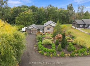 21611 Loyalist Pkwy, Prince Edward County, ON K0K1L0