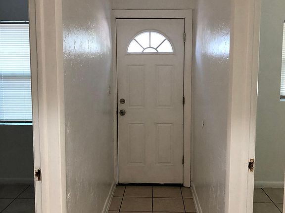 4th image of 610 15th Ave S