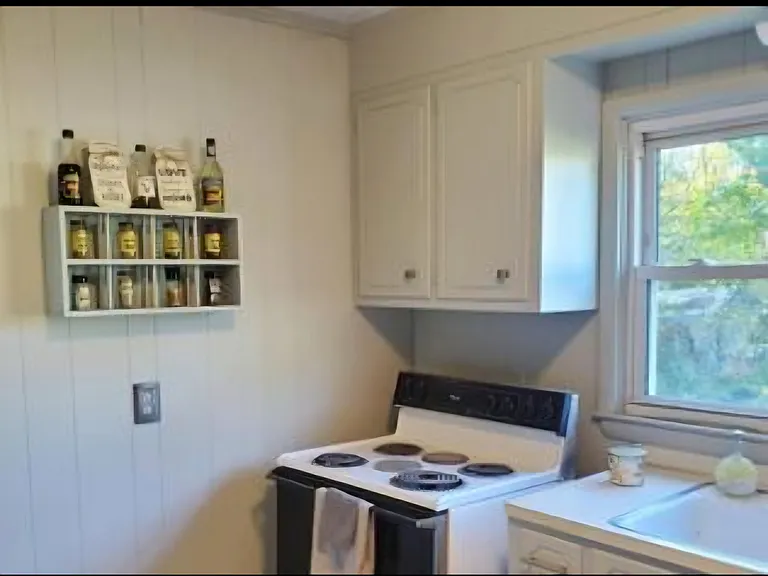 110 Justice St — Photo 7