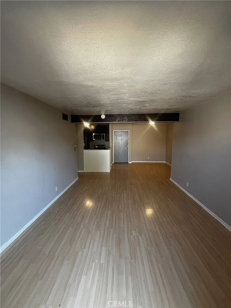 2 bed, 911 sqft, $2,500 — Photo 2