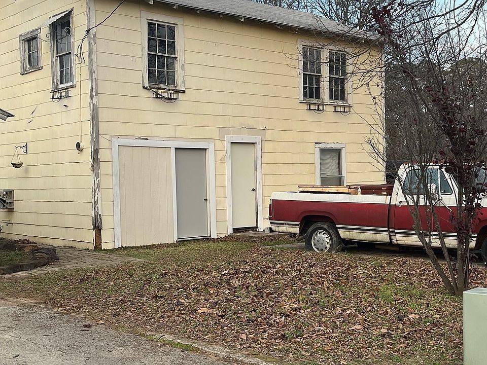 2nd image of 700 E Vance St