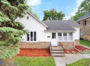 208 E Taylor St, Grant Park, IL