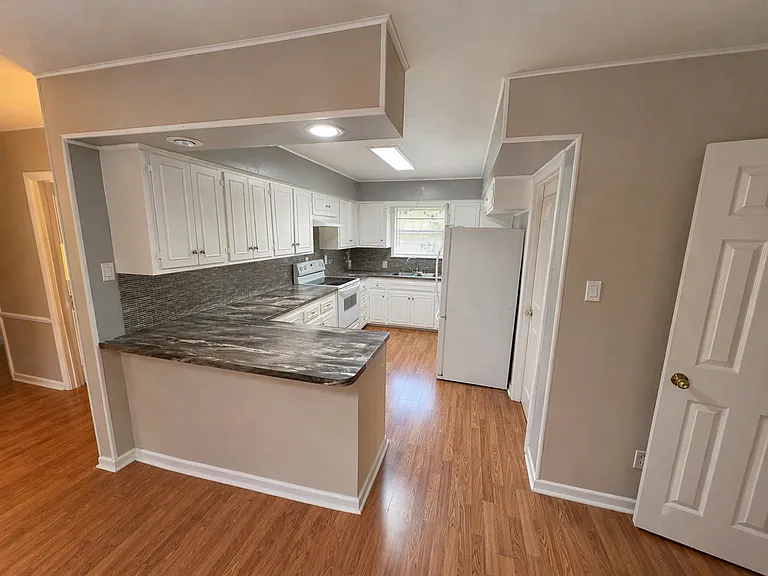 2307 Oliver Ave — Photo 2