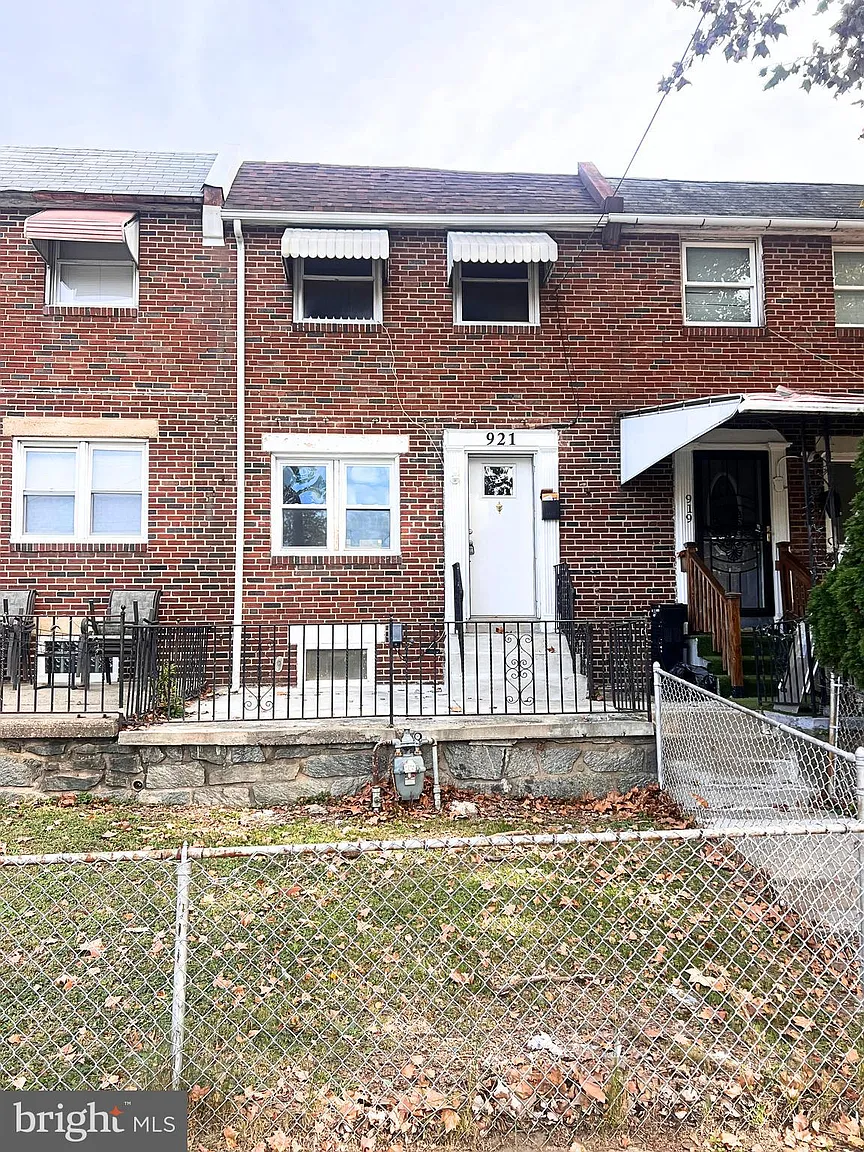 921 Lincoln St photo 1