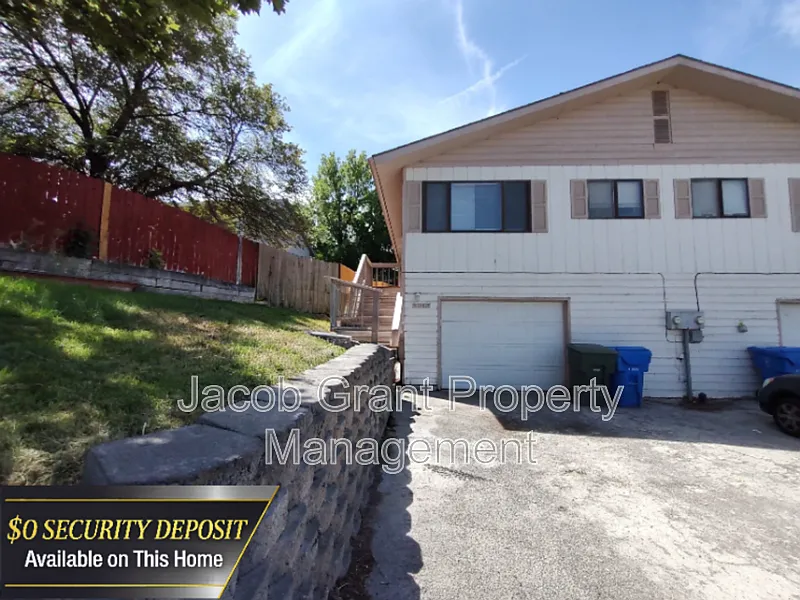 2 bed, 1.0 bath, 1748 sqft, $1,125 — Photo 1