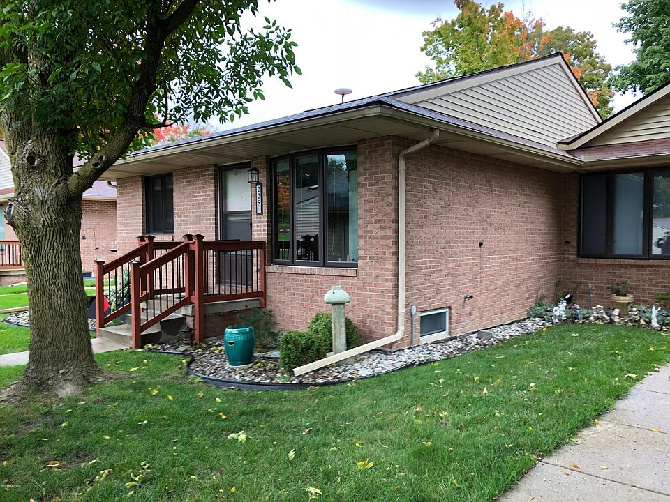 1st image of 225 Bonnie Brook Dr