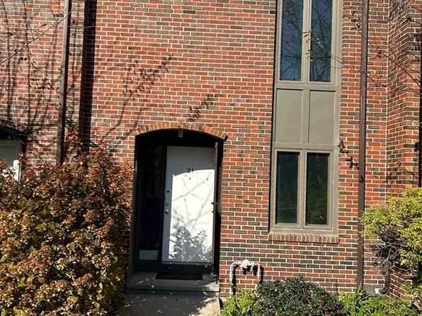 21 Webster Ct, Amherst, MA 01002