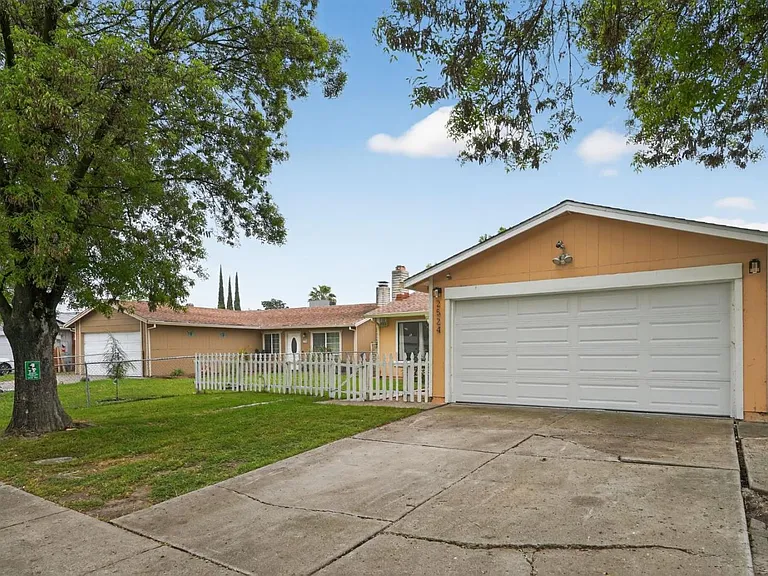 2524 Pemberton Ct — Photo 2