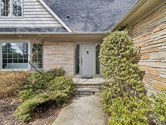 3rd image of 57 Hemingway Cres