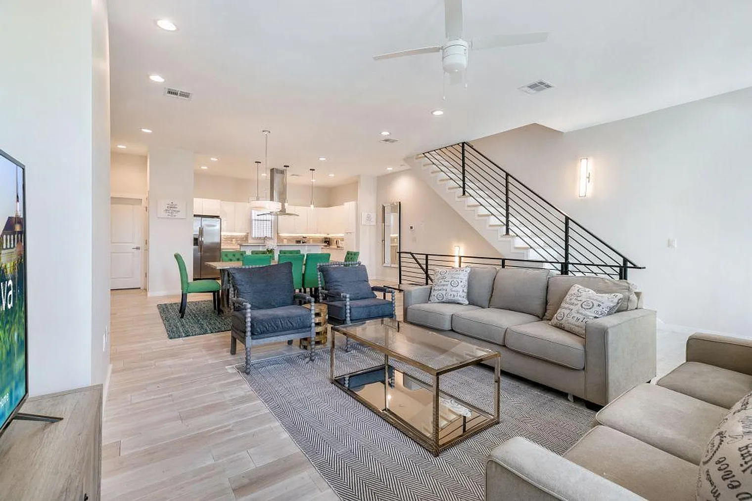 4 bed, 3.0 bath, 2389 sqft, $5,228 — Photo 2