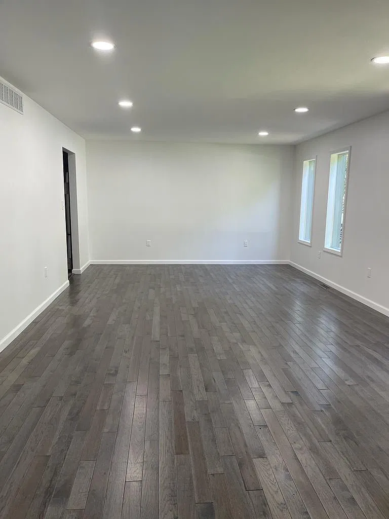 5 bed, 3600 sqft, $3,200 — Photo 2