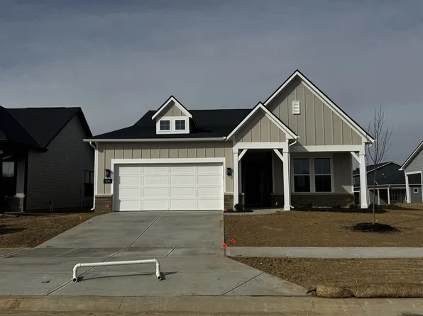 834 Alumroot Dr, Greenwood, IN 46143