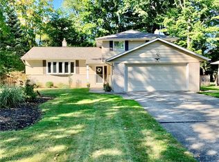 1076 Colony Dr, Highland Heights, OH
