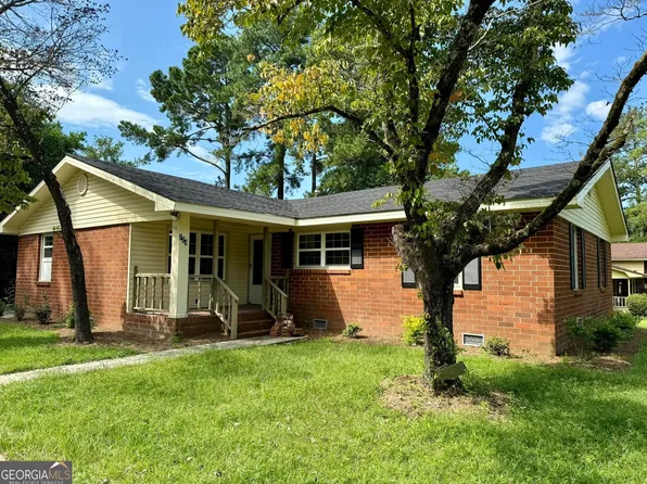 724 Victoria Cir, Dublin, GA 31021