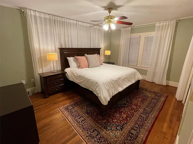 1604 Castle Ct — Photo 13