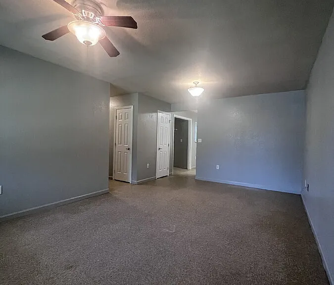 702 W Lon Moore St — Photo 2