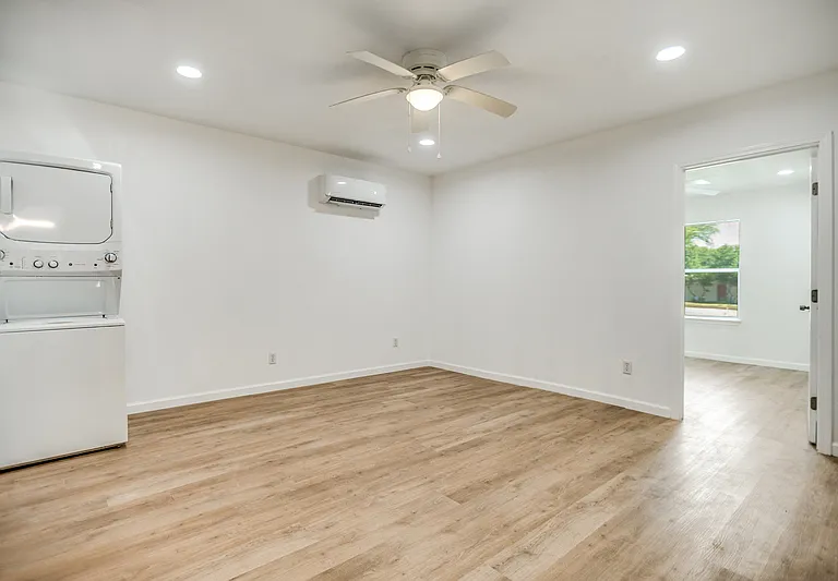 905 W Abram St #2 — Photo 5