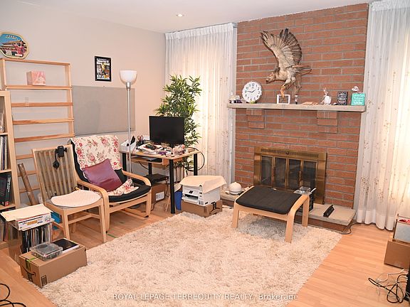 5th image of 22 White Heather Blvd