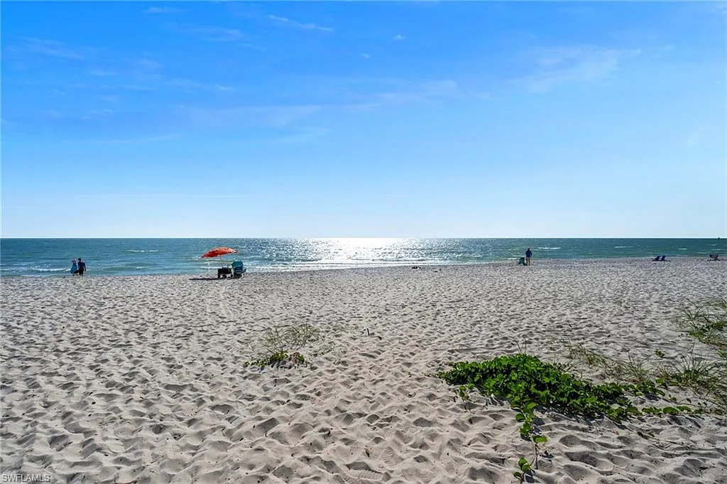 2 bed, 2.0 bath, 1200 sqft, $6,200 — Photo 3