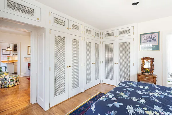 Sold by Compass | media 19