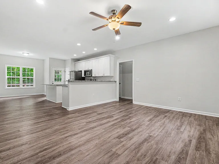 324 N Milford Rd — Photo 3