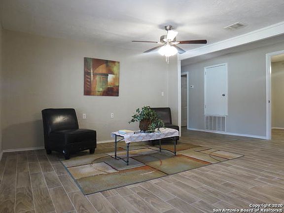 3rd image of 50 Dawnridge Dr