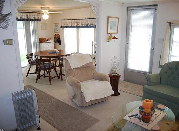 4th image of 20770 Garden Dr