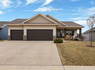 2848 Wagon Wheel Dr, Iowa City, IA 52240