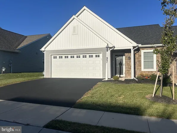 951 Shadowbrooke Dr, Dover, PA 17315