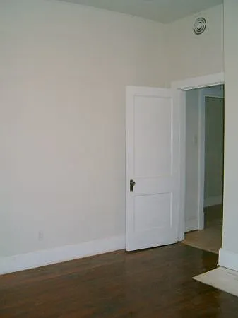 364 Oldham Ave — Photo 9