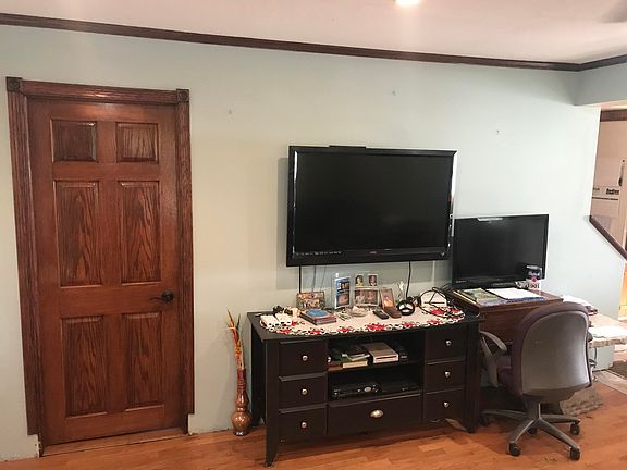 3rd image of 1846 W Lakewood Blvd