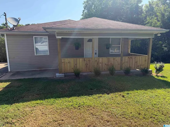 557 6th Ct, Pleasant Grove, AL 35127