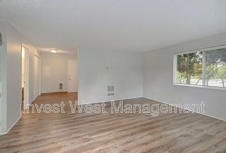 710 NE 15th Ave — Photo 13