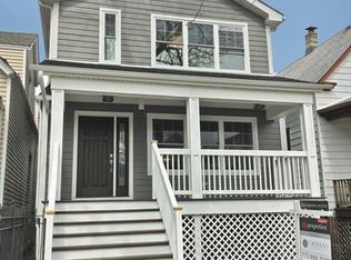 1922 W Fletcher St, Chicago, IL 60657