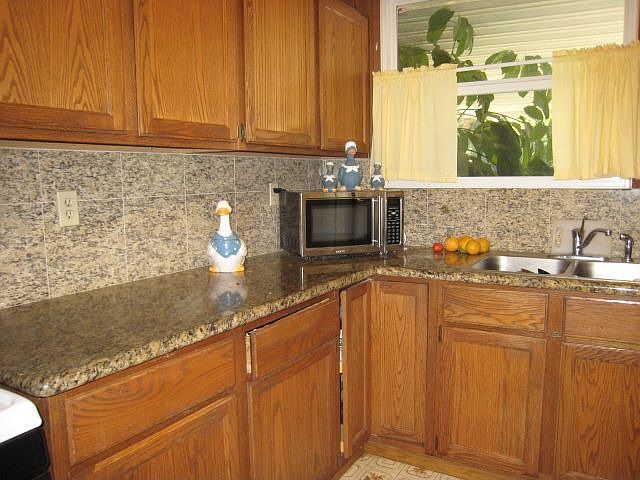 2nd image of 2908 Silva St