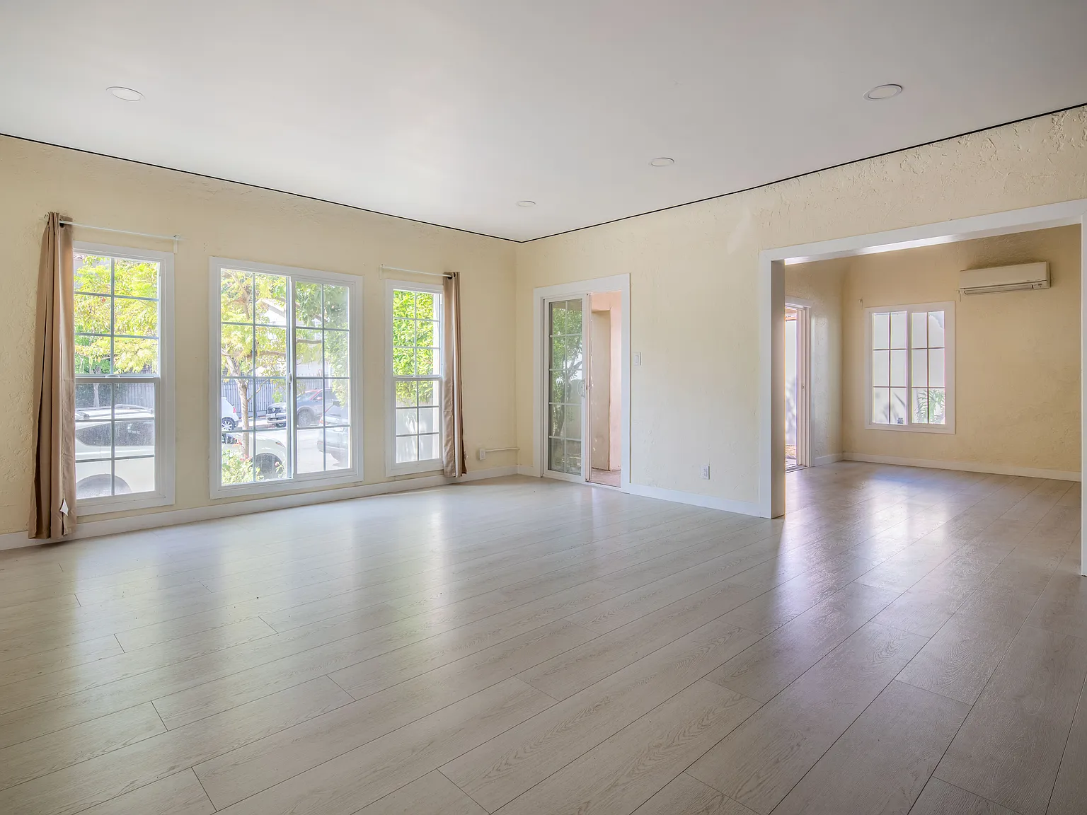 3 bed, 1.5 bath, 1500 sqft, $4,200 — Photo 4